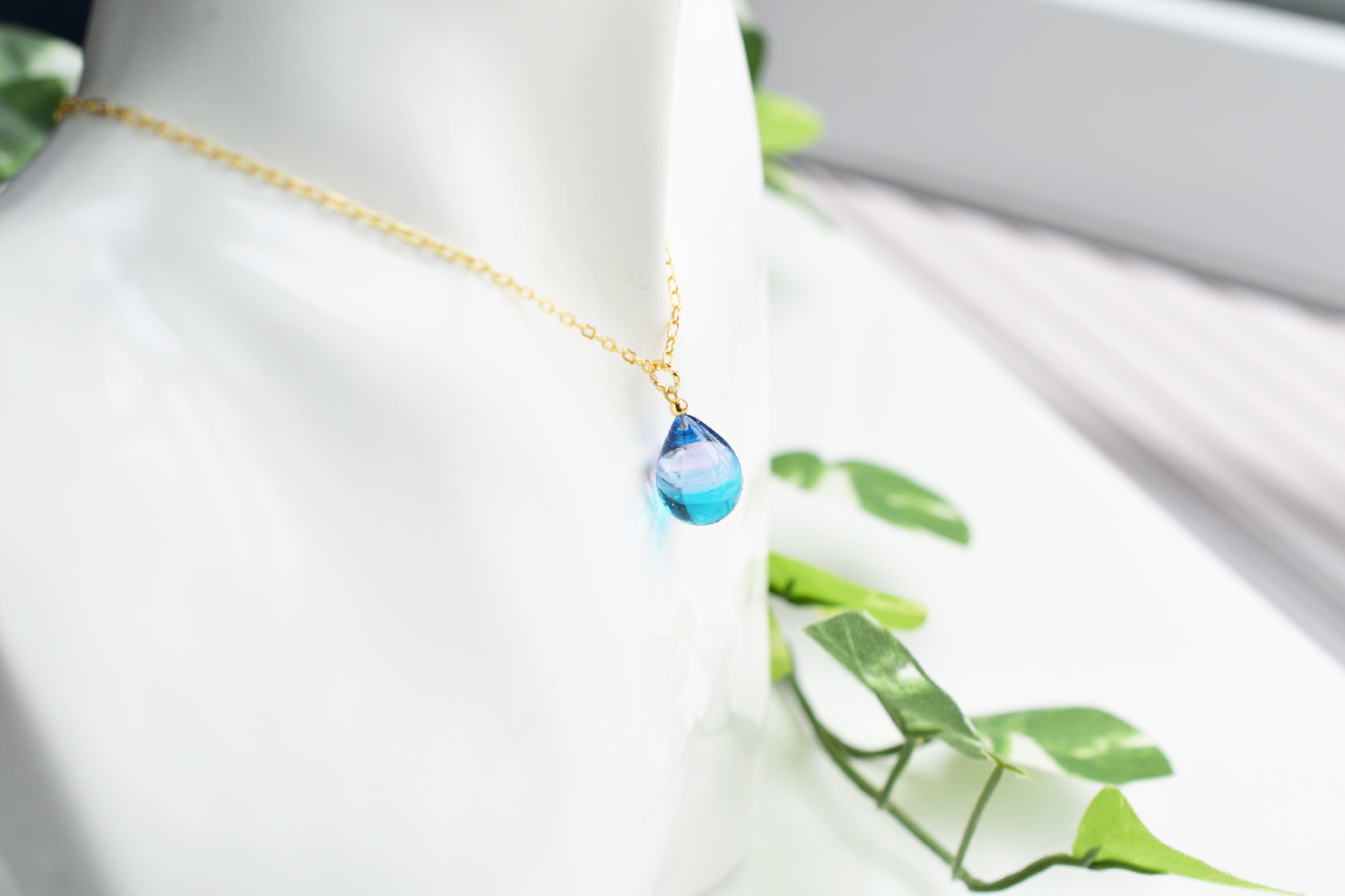 ピンクブルーネックレス＆イヤリングセット（ゴールドカラー）